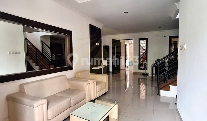 Rumah Mewah 4 Kamar Tidur Full Furnished di Balikpapan Baru