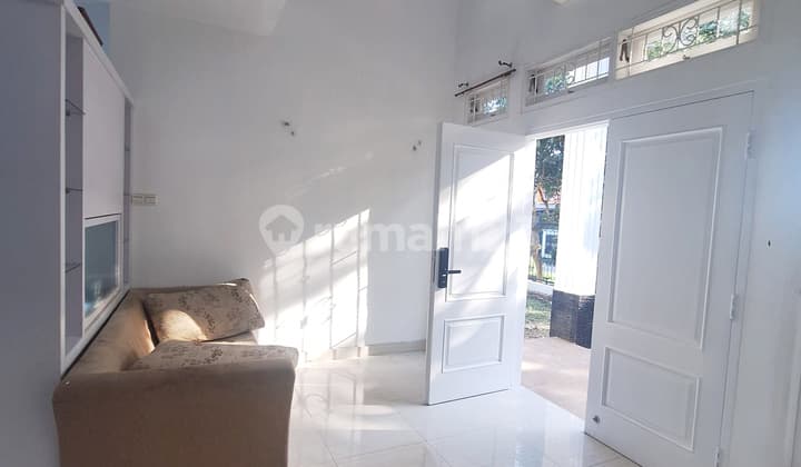 Rumah Modern 6 Kamar Tidur dan Kolam Renang di Balikpapan Regency