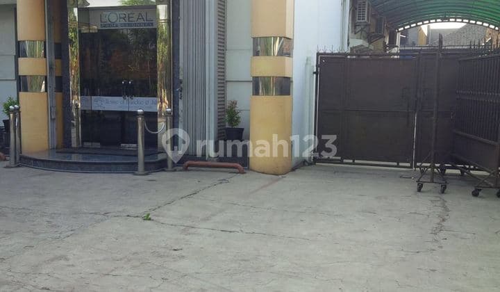 Gedung lokasi strategis di main road Garuda, Bandung