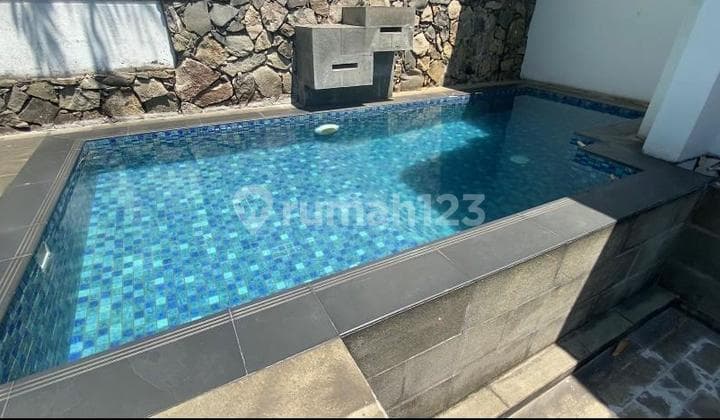 Rumah Villa Harga Terjun Bebas di Kawasan Wisata Dago, Bandung