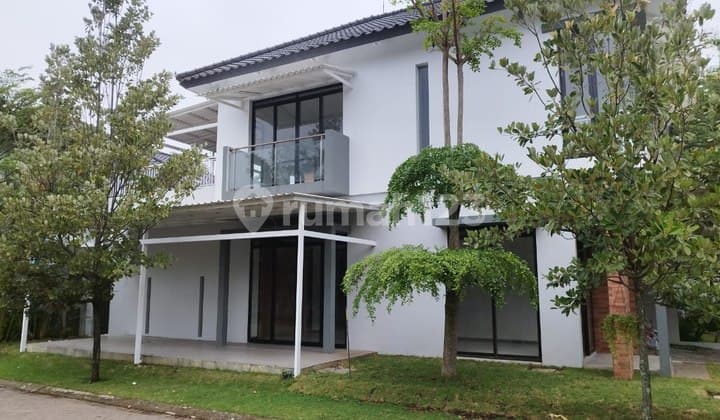 Jarang Ada Rumah Hoek Luas Bagus di Kota Baru Parahyangan