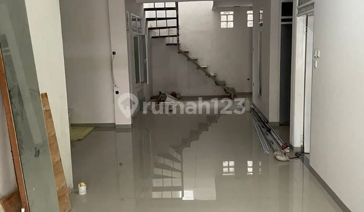 Rumah 6 Kamar Siap Huni Asri di Taman Holis Indah, Bandung