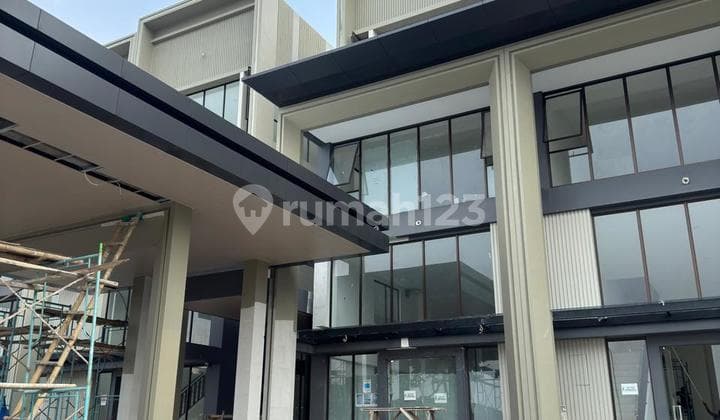 Disewakan Ruko Hampton Avenue Gading Serpong 3 LT Hadap Jalan Besar