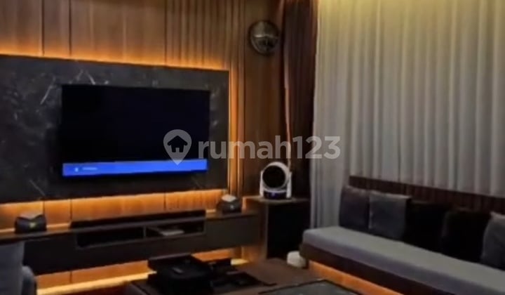 Penthouse Masterpiece Apt. Epicentrum Kuningan Penthouse Lt45. Harga : 7 Milyar.