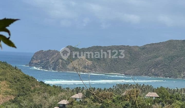 Atas Bukit 5.5Ha View 2 Pantai Lancing dan Pantai Mawun.