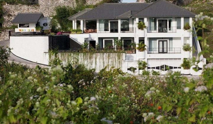 Vila Jl. Goa Gong Jimbaraan Badung Bali 34 M Nego.