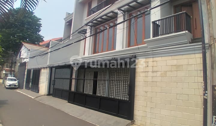 Rmh Bagus 3 Lantai, Pool.