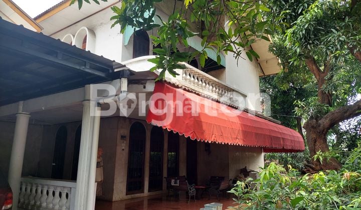 Rumah Strategis Tepi Jalan Raya Jakarta Barat Cocok Untuk Usaha