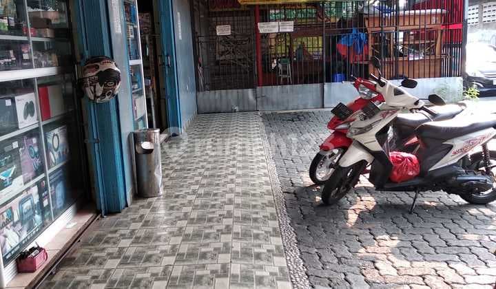 Ruko 4 Lantai di Jl Raya Ciputat, Jakarta Selatan