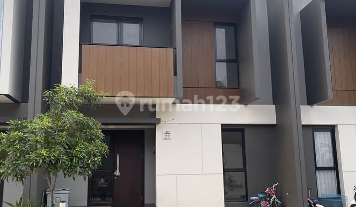 For Rent Ready-to-Occupy House Summarecon Crown Gading Bekasi Good