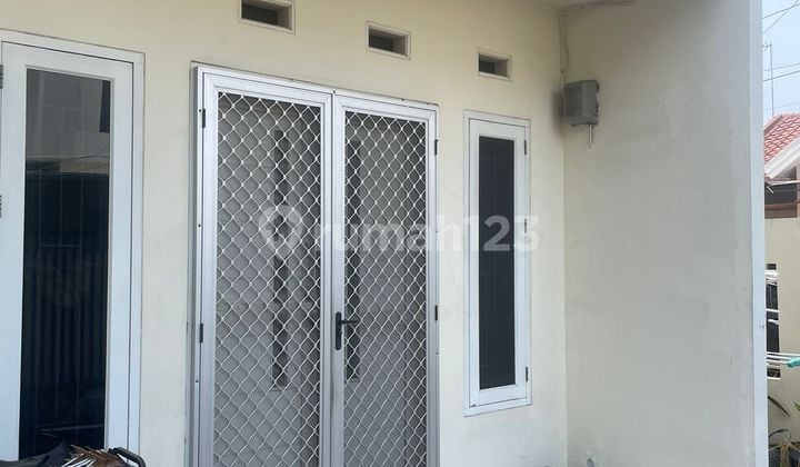 Disewa Rumah Hoek Semi Furnish Di Boulevard Harapan Indah Bekasi.