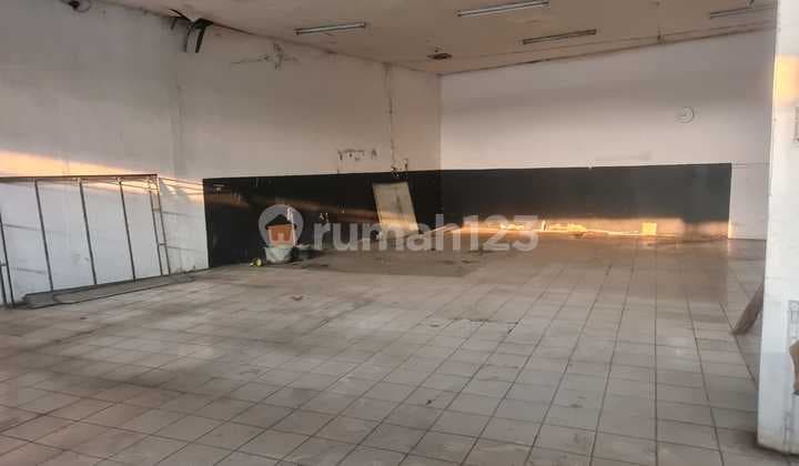 Disewa Ruang Usaha Ex.showroom Di Jl.sultan Agung ,pondok Ungu Bekasi Barat.