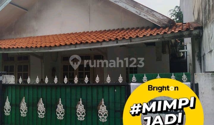 Strategic Location Land Measurement House in Kemanggisan