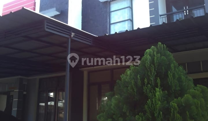 Dijual Rumah 2 Lantai 3 Kamar Tidur Lokasi Strategis Dekat Tol Sekolah Internasional Rumah Sakit di Daerah Elite