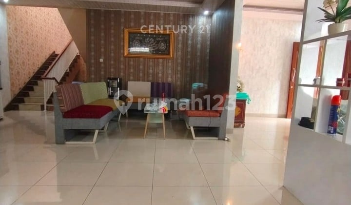 Rumah Modern 25 Lantai Konsep Mezzanine di Keb Residence 8872