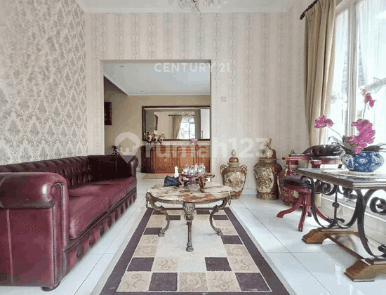 Rumah Rapi Terawat dengan Kolam Renang Emerald Bintaro Jaya 5745