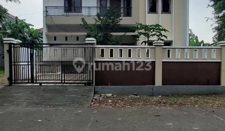 Rumah 2 Lantai SHM Siap Huni Dekat Sekolah Negeri di Harapan Indah, Bekasi