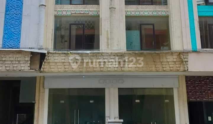 Ruko Gandeng 2Unit 3½ Lantai SHM Siap Huni Dekat Pusat Perbelanjaan di The Great Saladdin Square, Depok