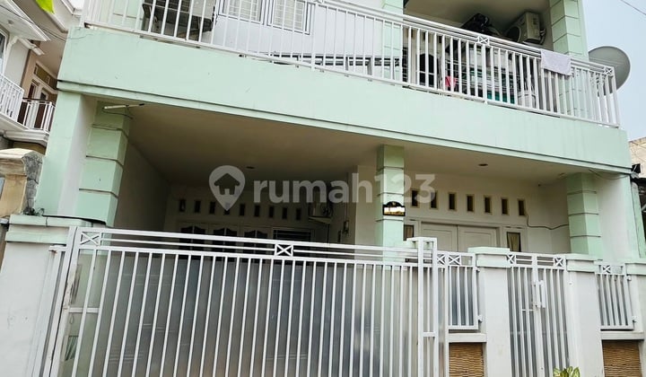 Rumah 2 Lantai SHM Dekat Akses Tol Dekat Fasilitas Kesehatan Siap Huni di Duren Sawit, Jakarta Timur