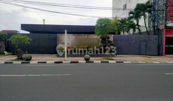 Bangunan dan Cafe Resto 3 Lantai SHM di Jalan Jendral Sudirman, Bandung