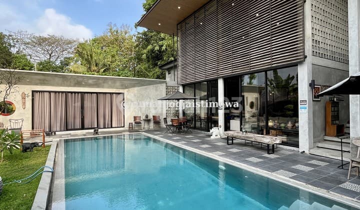 Rumah Mewah Dengan Kolam Renang Dekat Wisata Kasongan JL Bantul