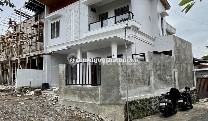 Rumah Baru 2 Lantai di Utara Pasar Godean Margoluwih Seyegan