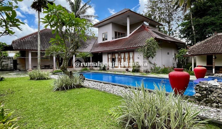 Villa Luas 2900 m Dengan Kolam Renang Utara UII JL Kaliurang Km17