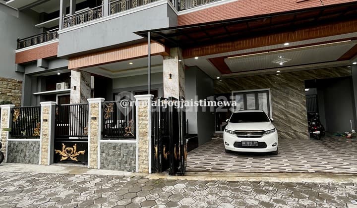 Rumah Mewah dengan Kolam Renang Maguwoharjo Dekat Sanata Dharma