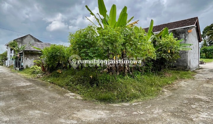 Land in Cluster with Rice Field View, Beautiful Environment in Trimulyo Sleman