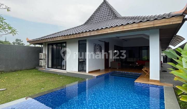 Villa Mewah Full Furniture dengan Kolam Renang di Maguwoharjo