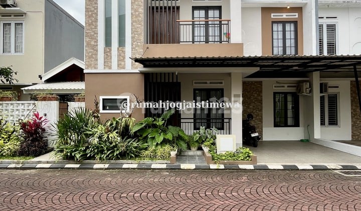 Rumah Mewah Dalam Perumahan Jl Palagan Km 8 Dekat Hotel Hyatt