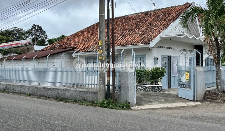 Rumah Classic Tengah Kota Dekat RS Bethesda Pinggir Jalan Besar
