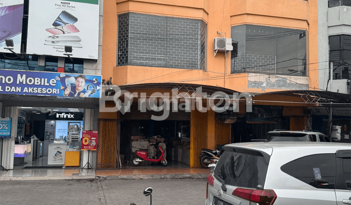 Ruko 3 Lantai Siap Pakai di Taman Pondok Indah Wiyung Lokasi Pinggir Jalan