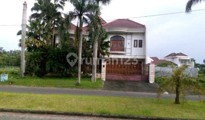 Rumah Mewah Raya Golf Utama Araya Malang