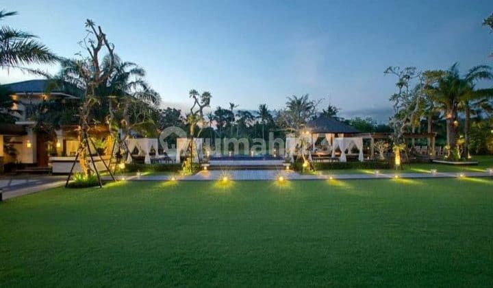 Luxury Villa Near By Living World Mall, Bali