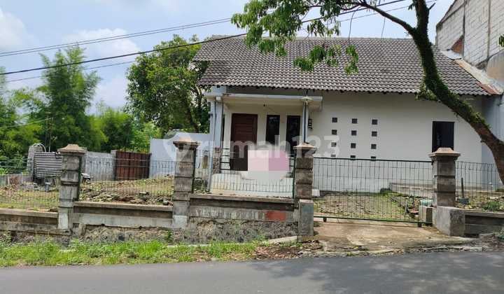 Dijual Rumah dengan Halaman Luas di Kota Malang