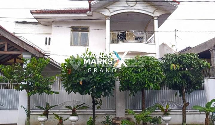 Dijual rumah 2 lantai di Jalan Bunga Bunga, Tengah Kota Malang