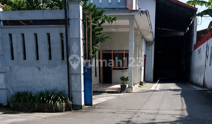 Cheap Strategic Warehouse in Red Zone of Ceper, Klaten