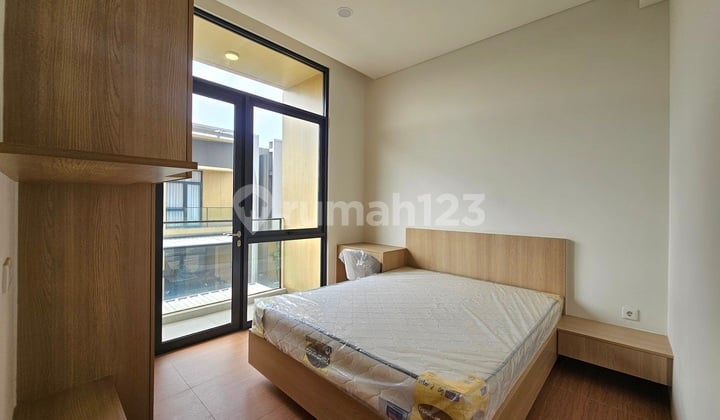 Rumah Baru Full Furnish Siap Huni di Bsd Tanakayu Posisi Hook