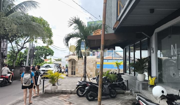 SHOP 3 FLOOR VERY STRATEGIC LOCATION NEAR FINNS AND ATLAS CLUB CANGGU
