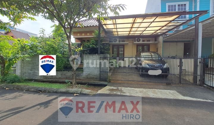 Rumah Hook di Kemang Pratama
