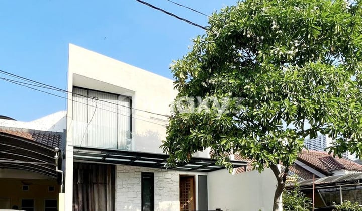 Jual Rumah Siap Huni Terawat Araya 2 Posisi Depan Taman