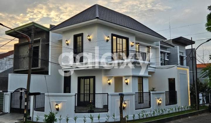 Rumah Mewah Modern di Rungkut Asri, Hook!
