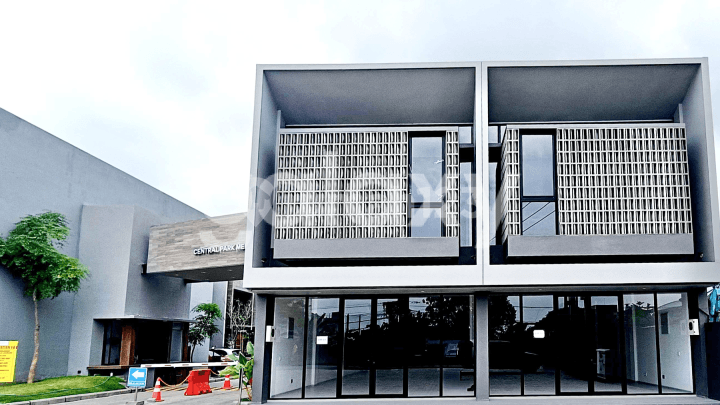 SEWA RUKO BARU JEJER 2 STRATEGIS PINGGIR JALAN CENTRAL PARK MERR