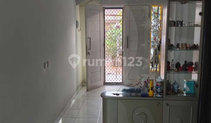 Dijual Rumah di Taman Surya 5 - Bagus Rapi Siap Huni (Flo)