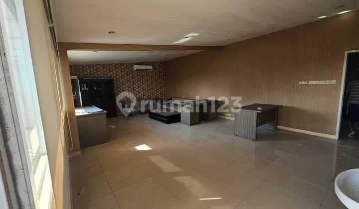 4-Story Row House for Rent on the Side of Srengseng Kembangan Main Road (Nit)