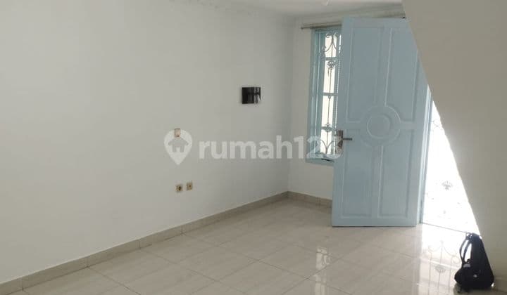 Disewakan Rumah di Taman Palem Lestari - Rapi Bagus Ada AC Water Heater (Kez)
