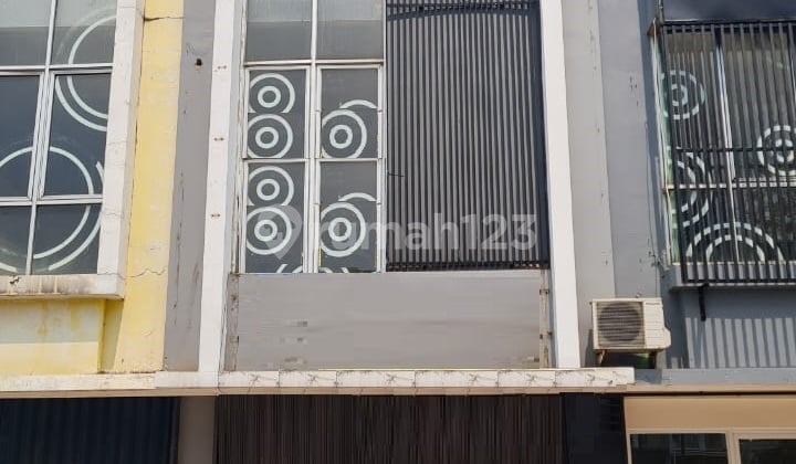 For Sale 3-Story Shop House Ready to Use Glaze Gading Serpong For Sale 3-Story Shop House Ready to Use Glaze Gading Serpong