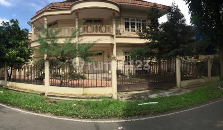 RUMAH EXCLUSIVE KAWASAN ELIT JALAN HANGTUAH MEDAN POLONIA