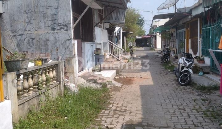 Rumah 1,5 lantai di dlm komplek lokasi strategis